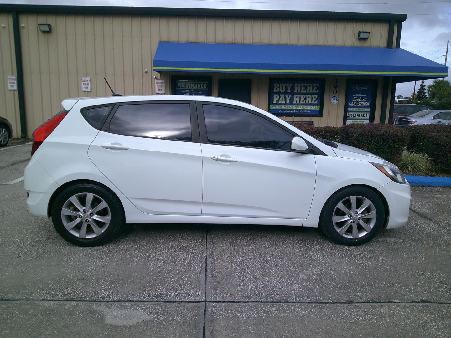 2012 WHITE HYUNDAI ACCENT (KMHCU5AE3CU) , located at 390 Hansen Avenue, Orange Park, FL, 32065, (904) 276-7933, 30.130497, -81.787529 - Photo#2